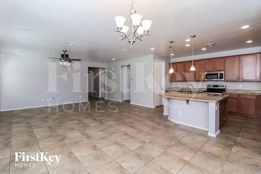 Building Photo - 5027 W St Catherine Ave