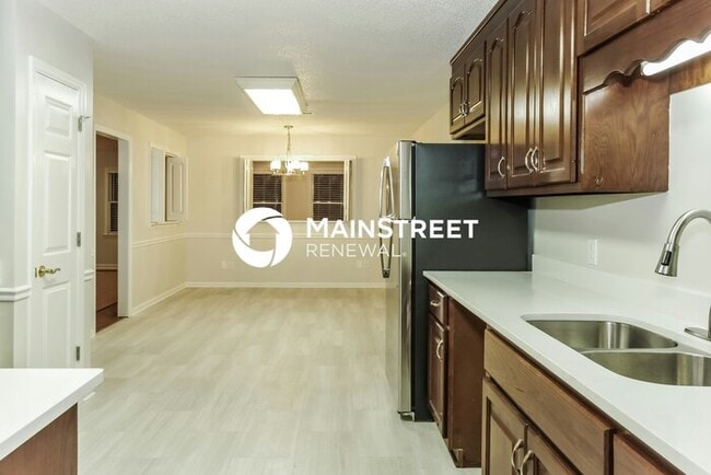 Building Photo - 4 Bedroom Pet-Friendly Home in HUNTSVILLE, AL with Main Street Renewal