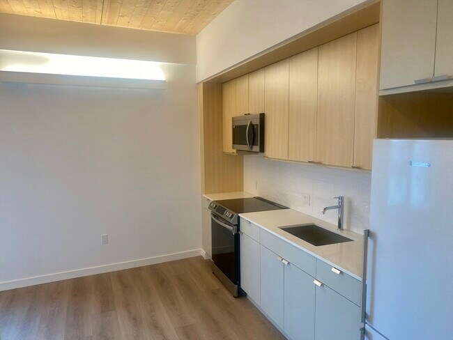 Building Photo - 154 Broadway