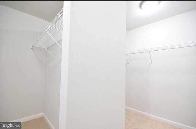 Building Photo - 14900 Dennington Dr