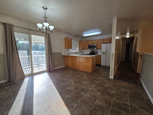 Building Photo - Charming Home in Woods Cross - Ready To Move!