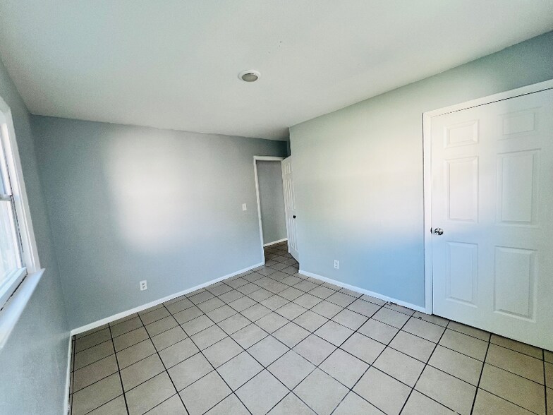 Building Photo - 5834 N 64th St