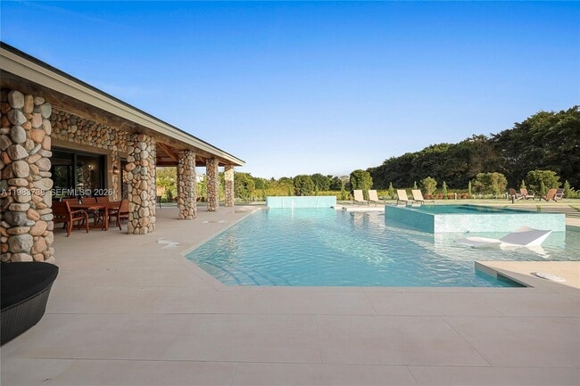 Building Photo - 3320 SW 121st Ave