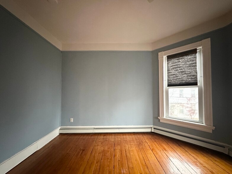 Building Photo - 124 Almy St