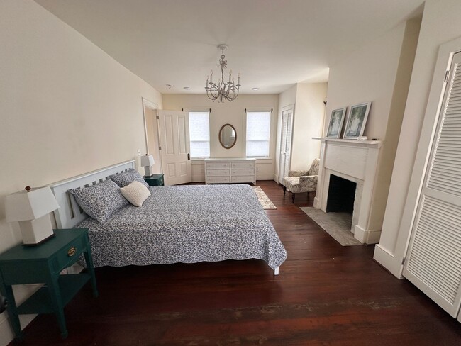 Building Photo - Historic Downtown Wilmington Furnished 3 B...