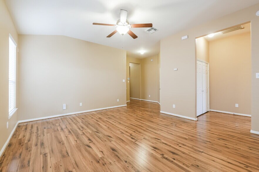 Building Photo - 15538 Anton Dr