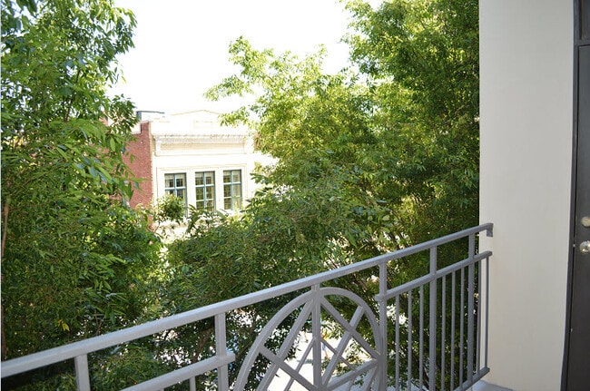 Building Photo - 155 E Broad St