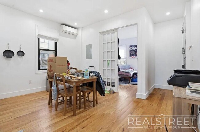 Building Photo - Halsey Street