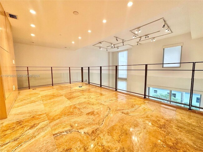 Building Photo - 1060 Brickell Ave