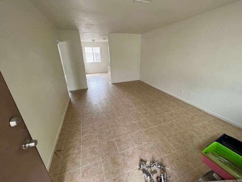 Building Photo - 1824 E Bonanza Rd