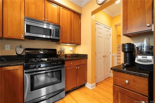 Building Photo - 160 Glenbrook Rd