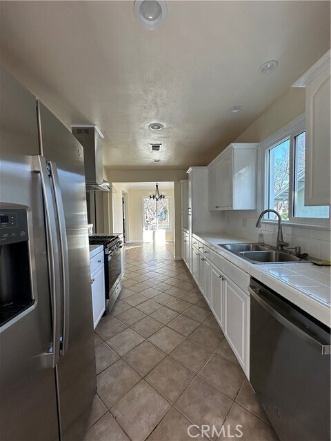 Building Photo - 6447 Balcom Ave