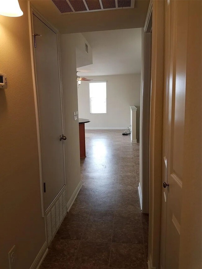 Building Photo - 334 Trestle Tree