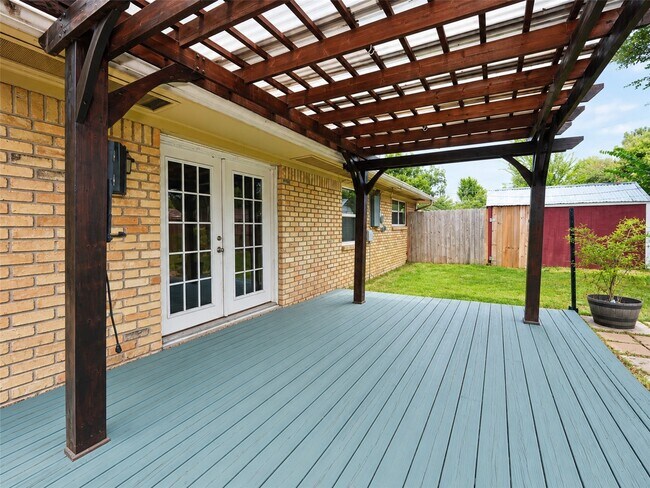 Building Photo - 9531 Weatherwood Dr
