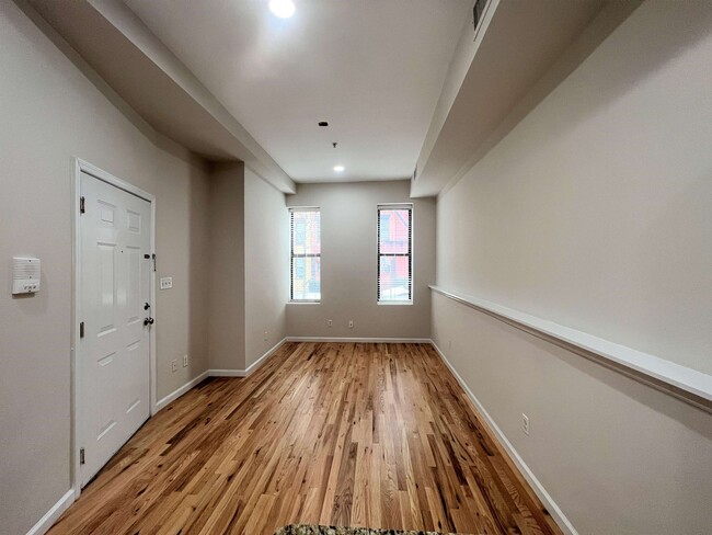 Building Photo - 129 Willow Ave