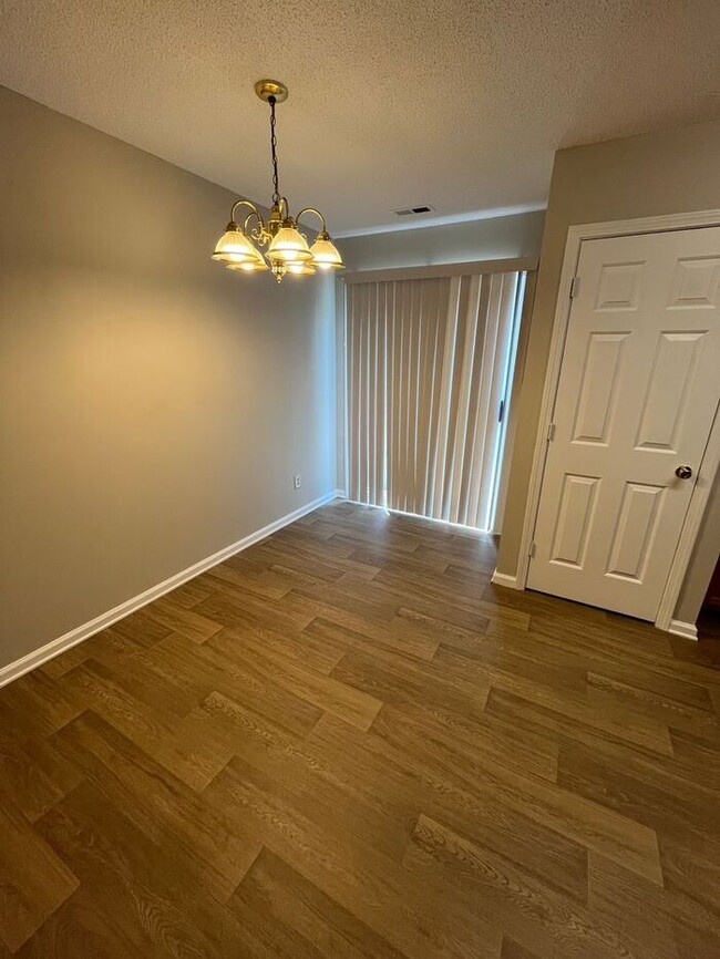 Building Photo - 2BD/1.5BA Townhome in Spring Meadows