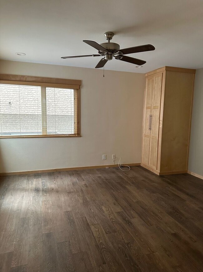 Building Photo - Available Soon! One Bedroom Steps From The Beach