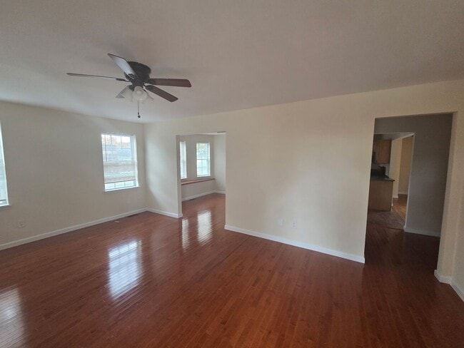 Building Photo - Spacious 5-Bedroom Home for Rent in Goshen...