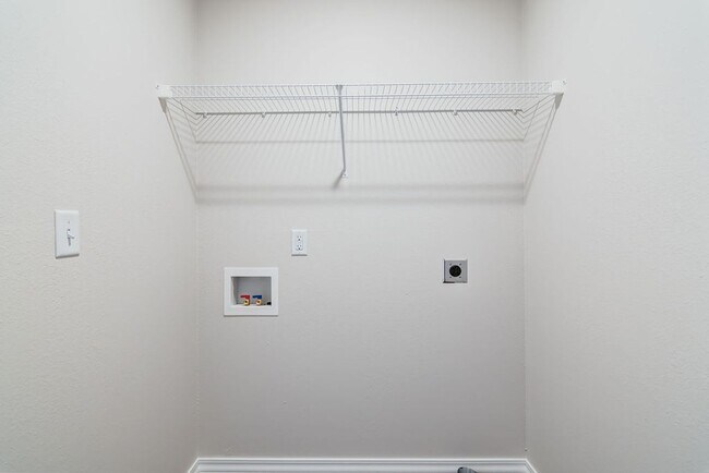 Building Photo - Beautiful, BRAND-NEW 3-bedroom, 2-bath hom...