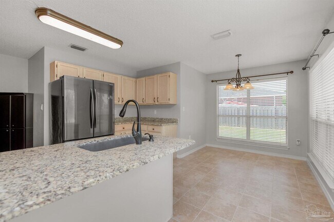 Building Photo - 6545 Fern St