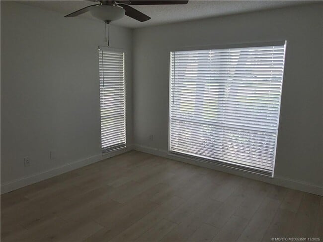 Building Photo - 3159 SW Sunset Trace Cir