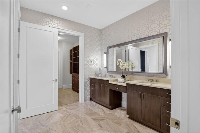 Building Photo - 1065 Peachtree St NE