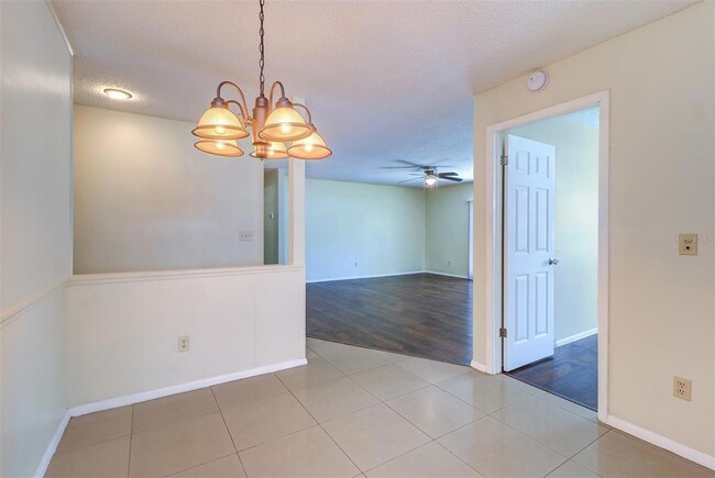 Building Photo - 1915 Saginaw Ct