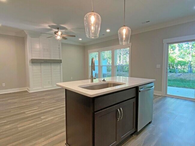 Building Photo - 166 Sango Dr