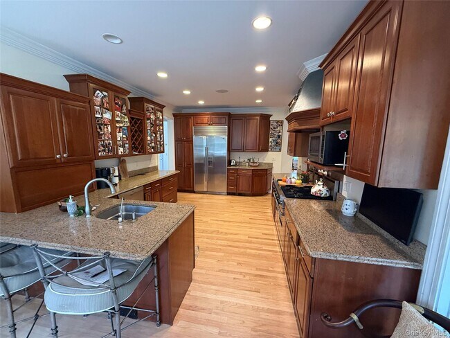 Building Photo - 2465 Fairway Dr