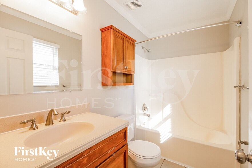 Building Photo - 2214 Harmony Ct