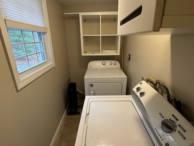 Building Photo - 359 Mansfield St