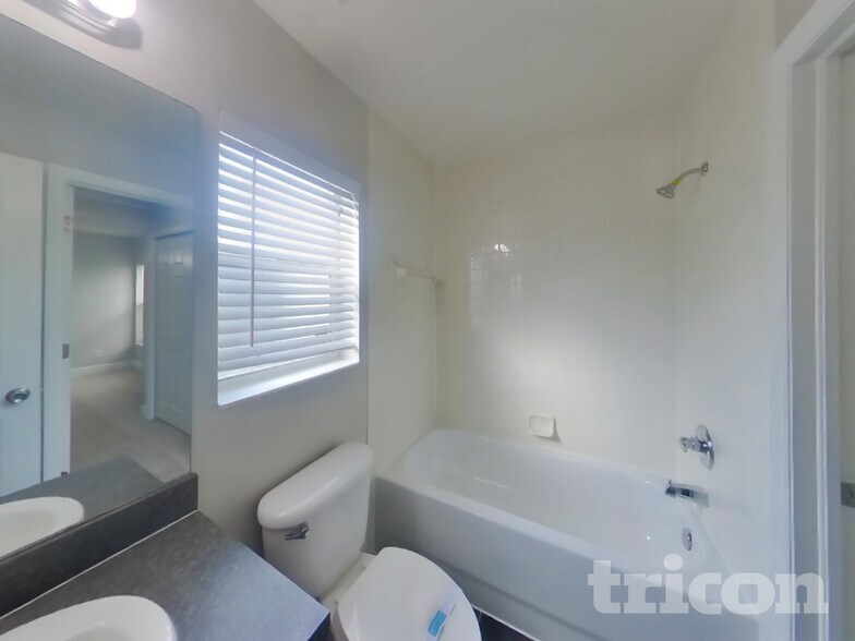 Building Photo - 1936 W Chestnut St