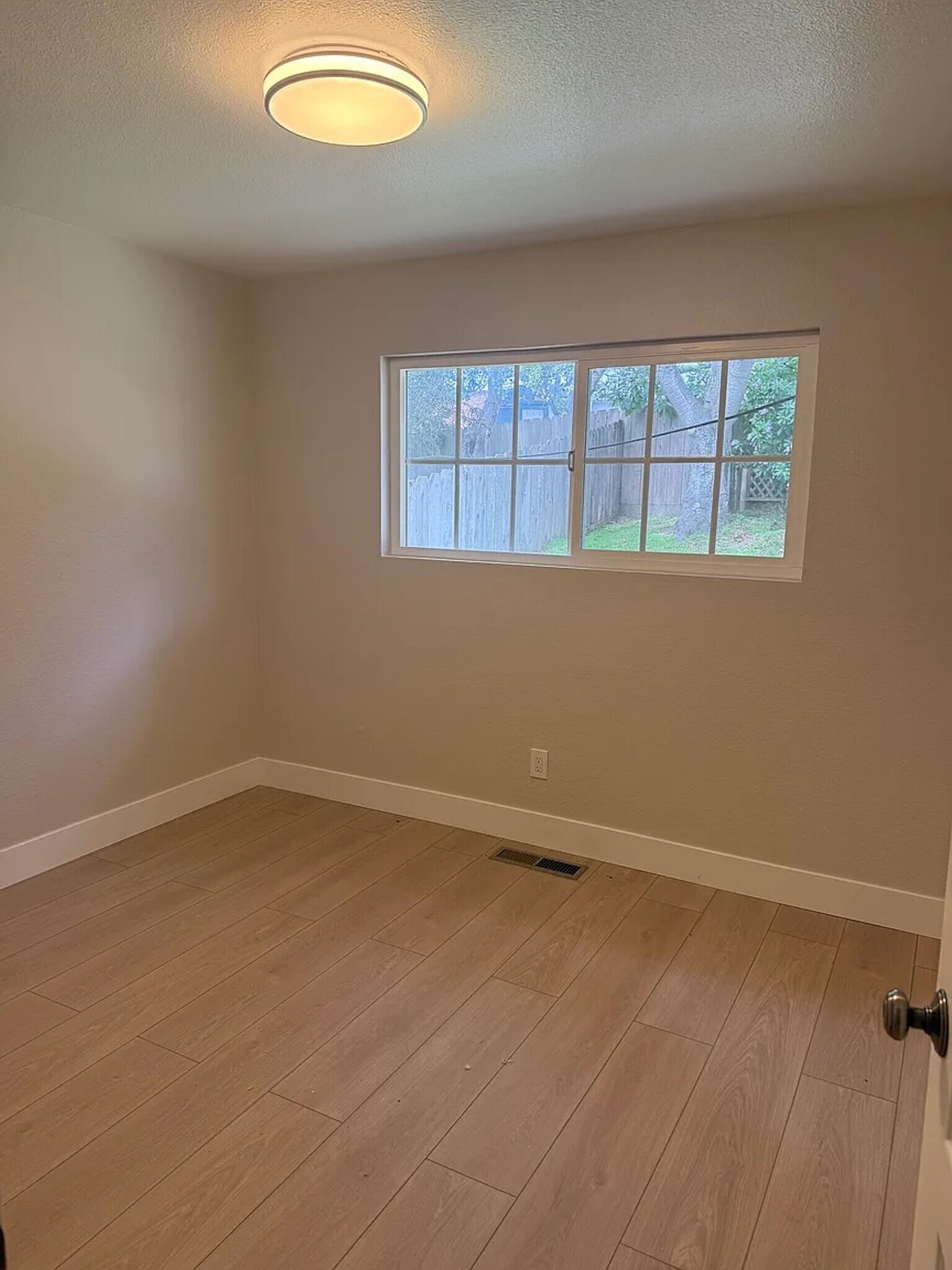 Building Photo - 15047 Meadow Oak Pl