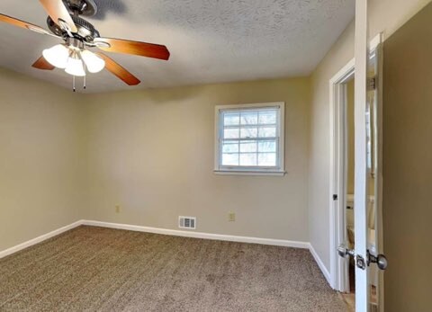 Primary Photo - 2882 Lakemont Pl SW