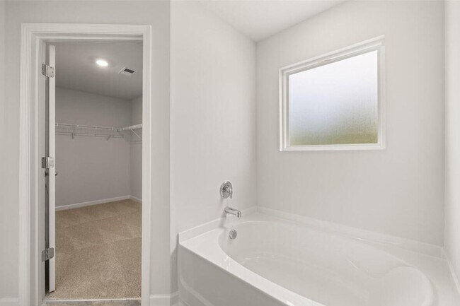 Building Photo - 4639 Southwind Rd