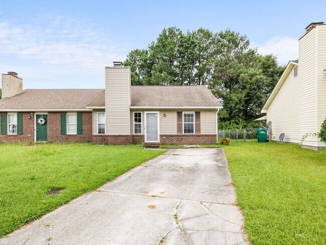 Building Photo - Midway Park Move In