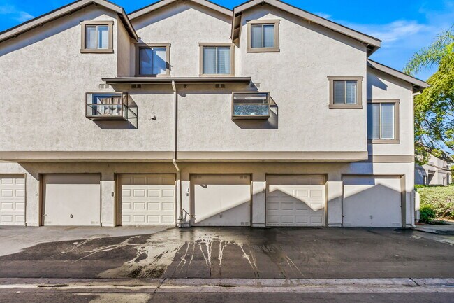 Building Photo - 3650 Avocado Village Ct