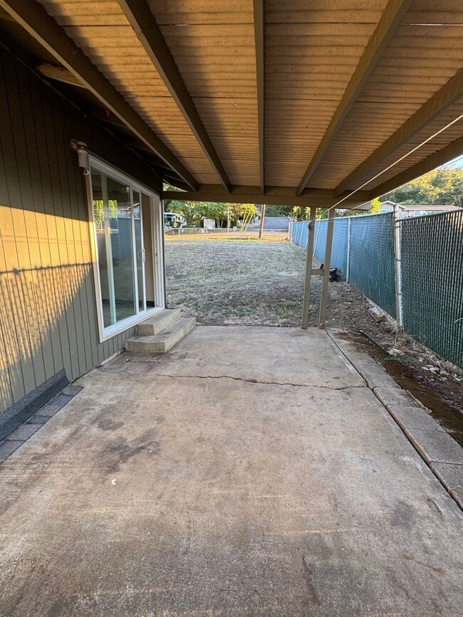 Building Photo - Cozy 3 Bedroom Duplex