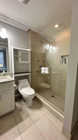 Building Photo - 951 W Huron St