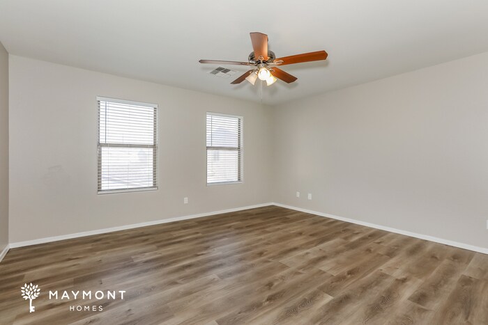 Building Photo - 2328 E Meadow Chase Dr