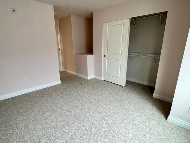 Building Photo - Beautiful Lynnwood 2-Bed Townhome with Tan...