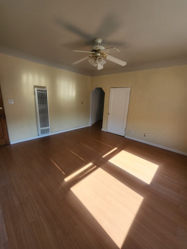 Building Photo - 1526 1/2 Hauser Blvd