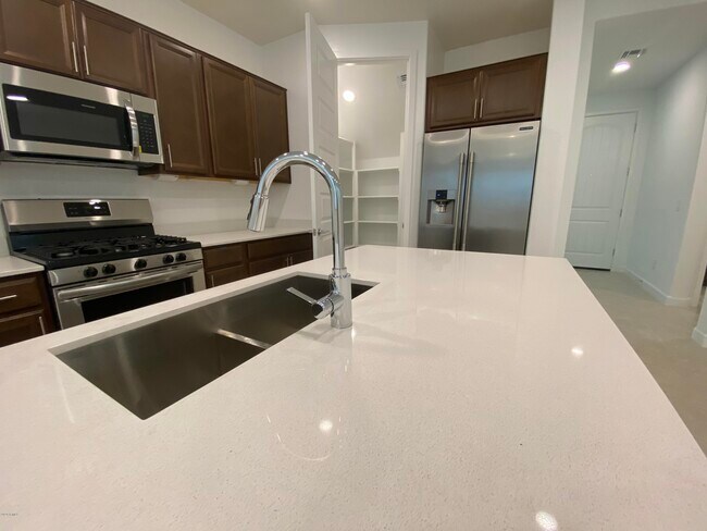 Building Photo - 1079 E Sabino Dr