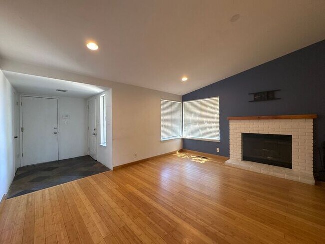 Building Photo - 3 bed, 2 bath Property in Sparks - Availab...