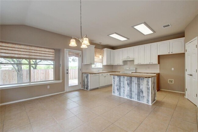 Building Photo - 1415 Coral Cay Ln