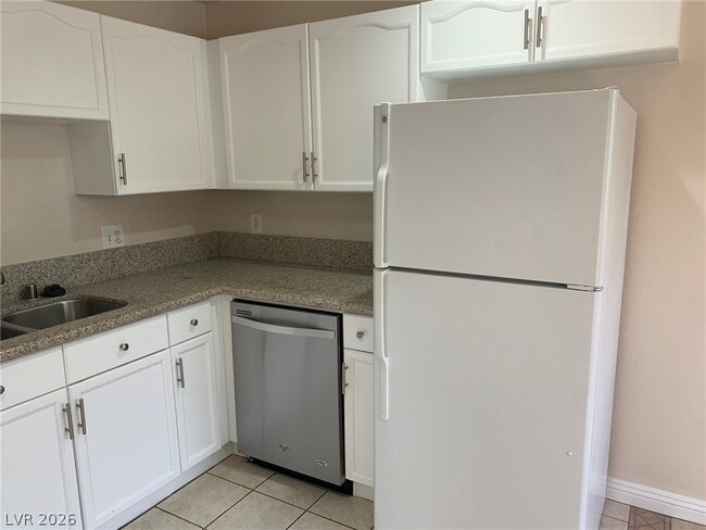 Building Photo - 424 Pine Haven St