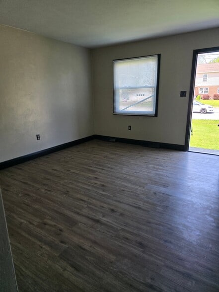 Building Photo - 1403 E 38th St