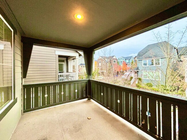 Building Photo - Stunning Issaquah Highlands View Home | 4 Bed + 3.5 Bath | Mountain Views & Prime Location