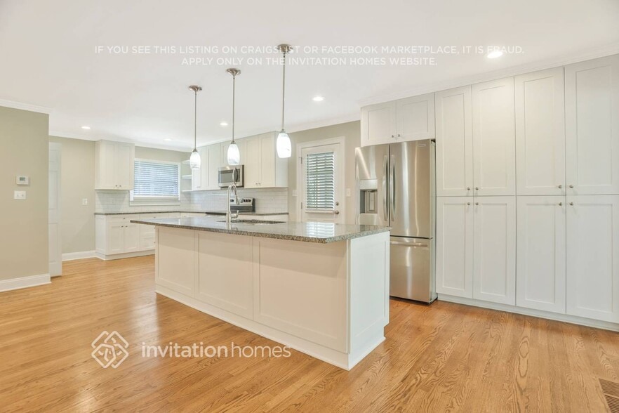 Building Photo - 416 Windsor Dr SW