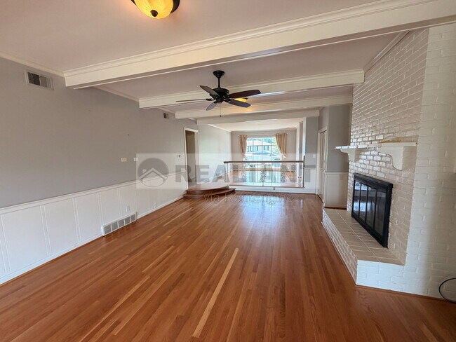 Building Photo - 2039 Fontaine Rd